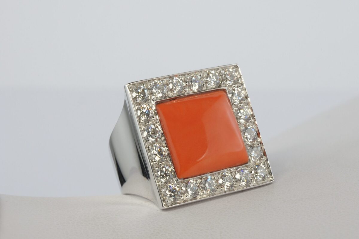Anello Corallo Quadrato | Gioielleria Montaldi