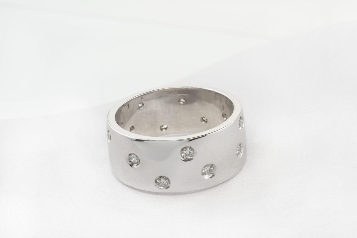 Anello fascia | Gioielleria Montaldi