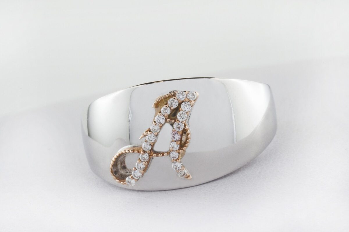 Anello lettera A | Gioielleria Montaldi