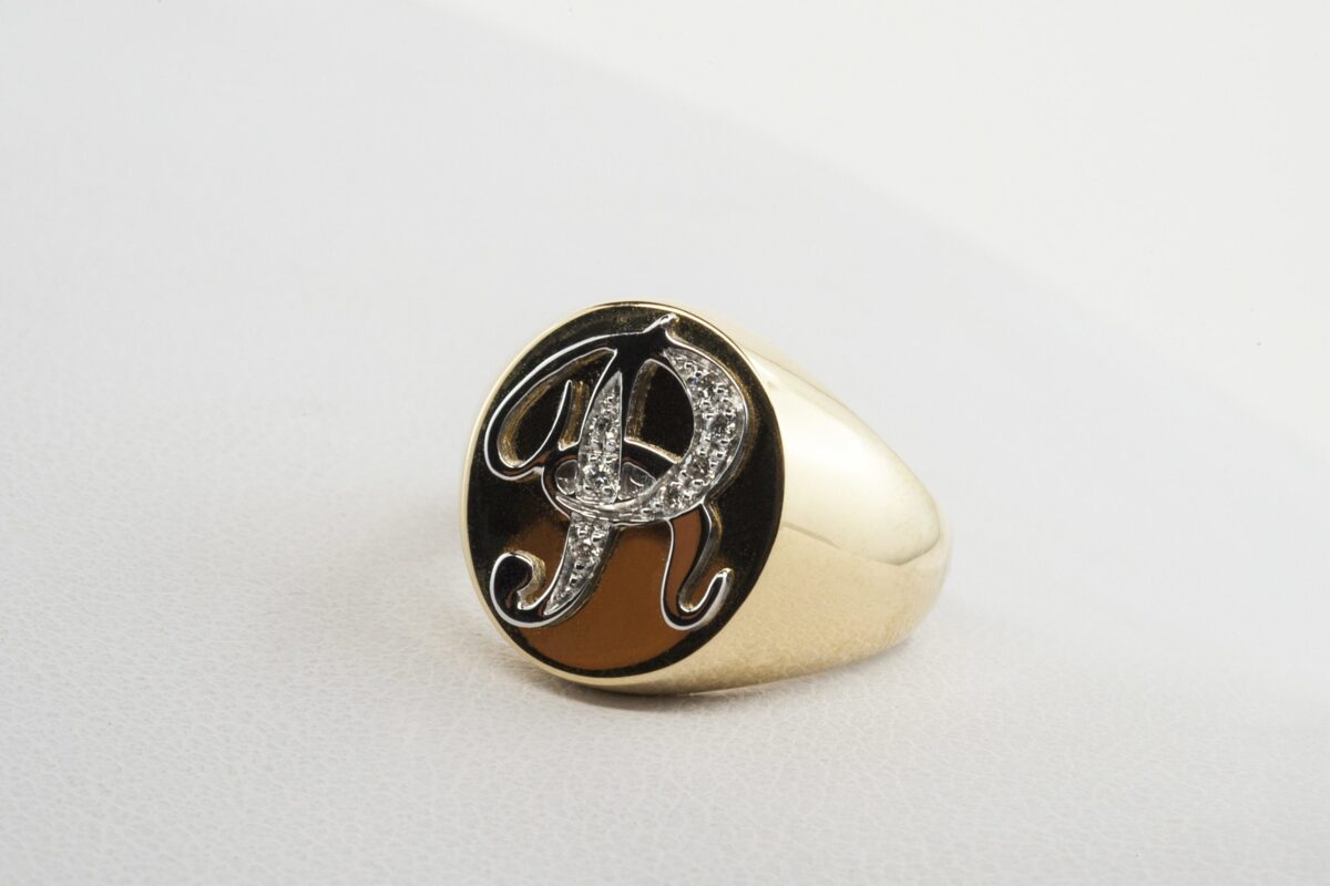 Anello lettera R | Gioielleria Montaldi