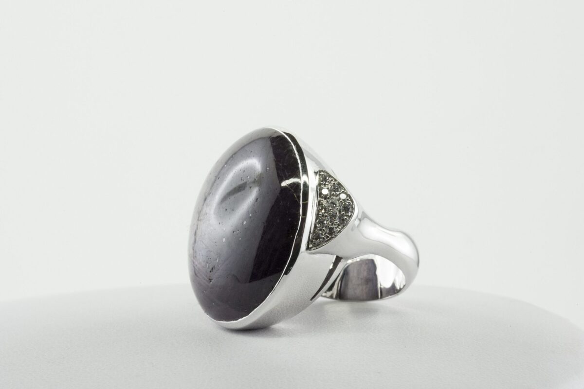 Anello Rubino Asteria | Gioielleria Montaldi