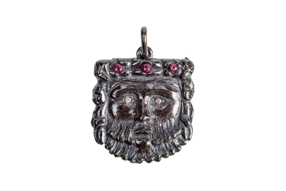 Mascherone della valle dell'Amplero in argento brunito | Gioielleria Montaldi