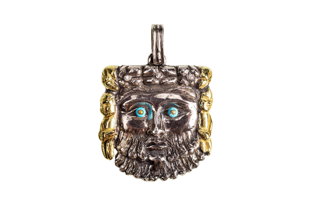 Mascherone della valle dell'Amplero in argento brunito, oro e pietre naturali | Gioielleria Montaldi